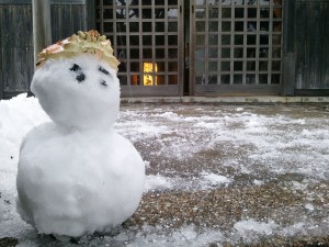 足元にご注意ください。