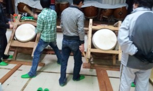代わる代わる叩きます!
