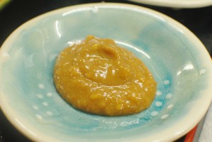 酒粕ベースの特製醤油で!